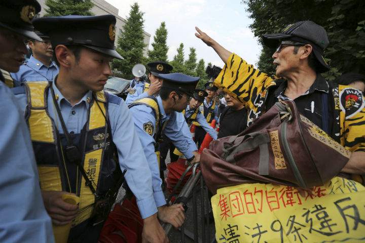 People in Tokyo protest Japan's reinterpretation of Article 9 of the constitution