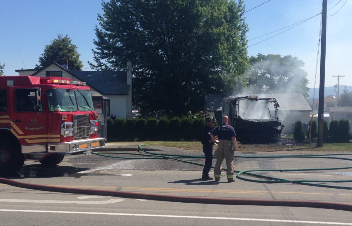 Motorhome gutted by fire on Lakeshore Road - image