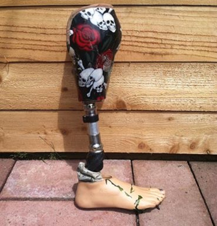 Photo of the prosthetic leg Hannah Listle posted to Facebook after she found it on a beach in Kingston, Washington.