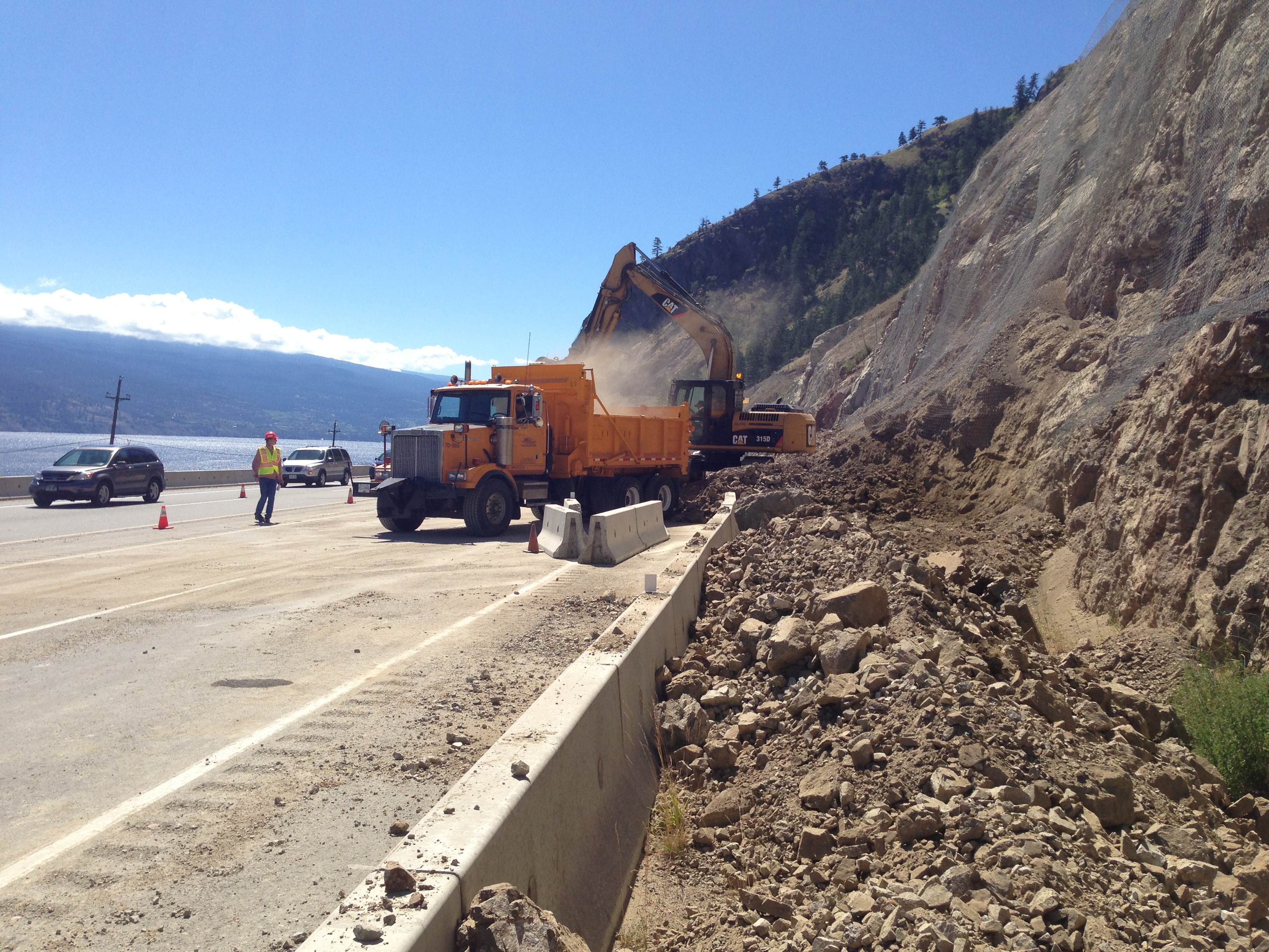 UPDATE: Cleanup Still Underway After Highway 97 Rockslide | Globalnews.ca