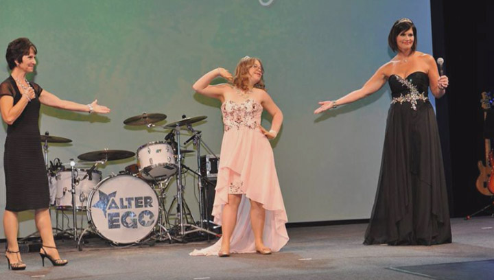 Taylor Layton, who caught the attention of Lia Sophia with her winning entry in the “Just Watch Me” contest, captivates Toronto conference attendees.