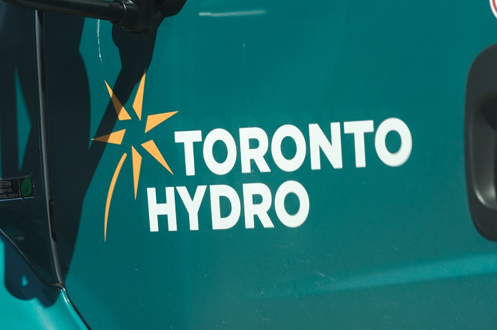 Говорител на Toronto Hydro казва че 2500 души са останали