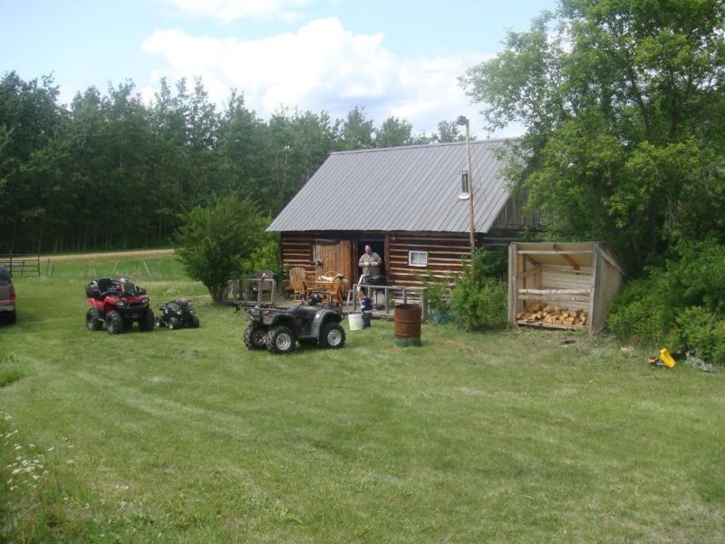 An ad on Kijiji cleverly markets 'THE BEST PLACE IN THE WORLD' near Smoky Lake, Alberta.