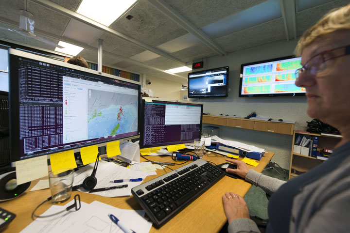 Met office staff monitor computer screens showing seismic activity from the Bardarbunga volcanic eruption at the Icelandic met office in Reykjavik on August 23, 2014. 