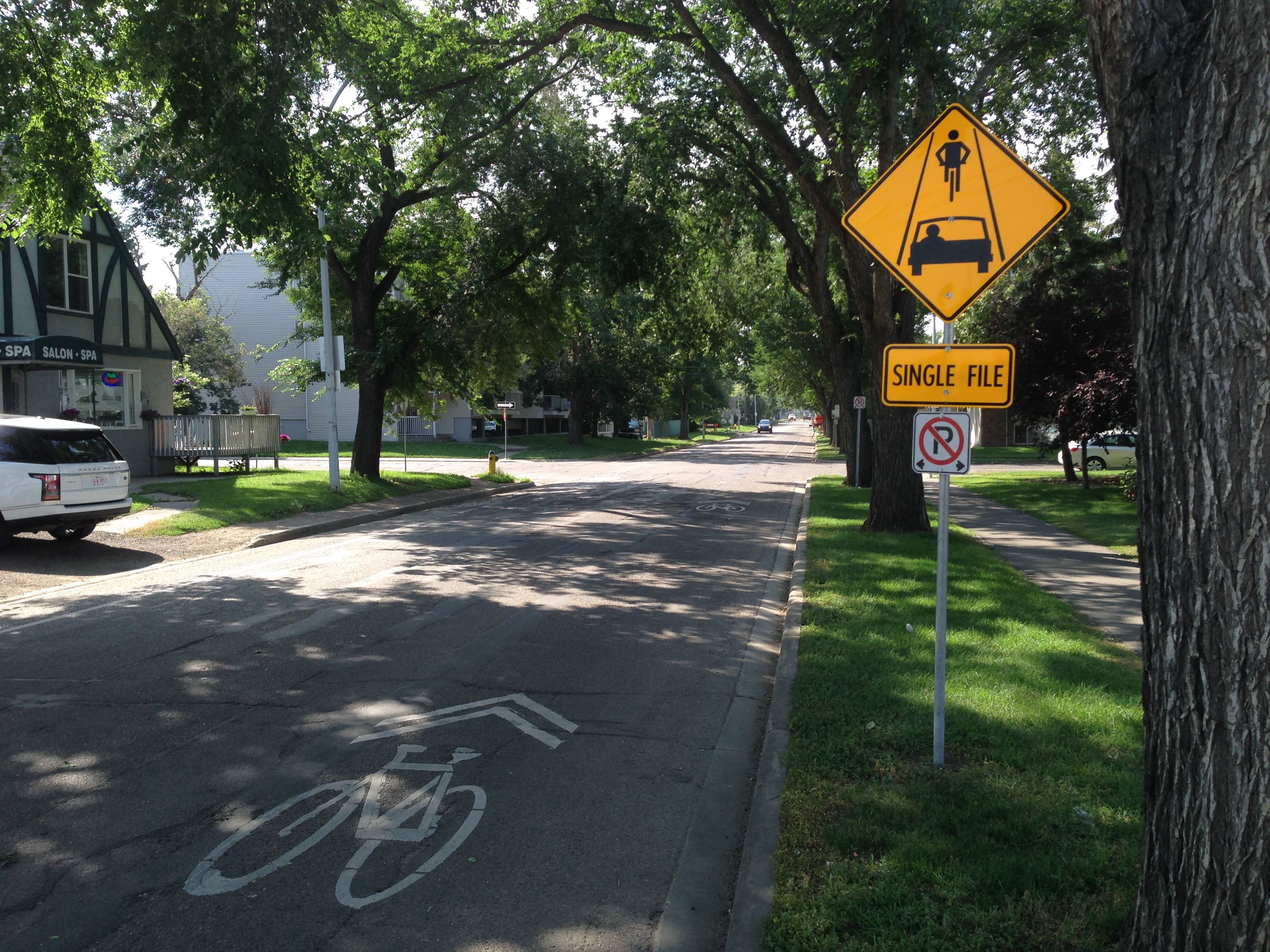 Министърът на транспорта на Алберта призовава двата големи града на