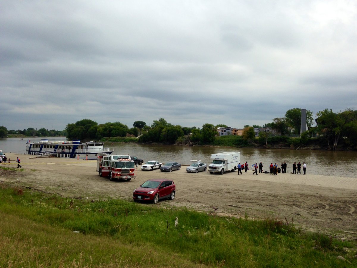 Red River Winnipeg police drowning body