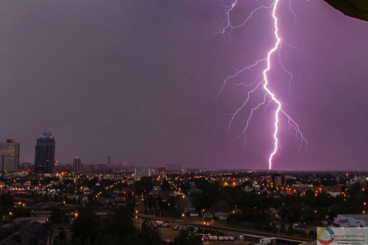 WATCH: Lightning strikes throughout Edmonton - Edmonton | Globalnews.ca