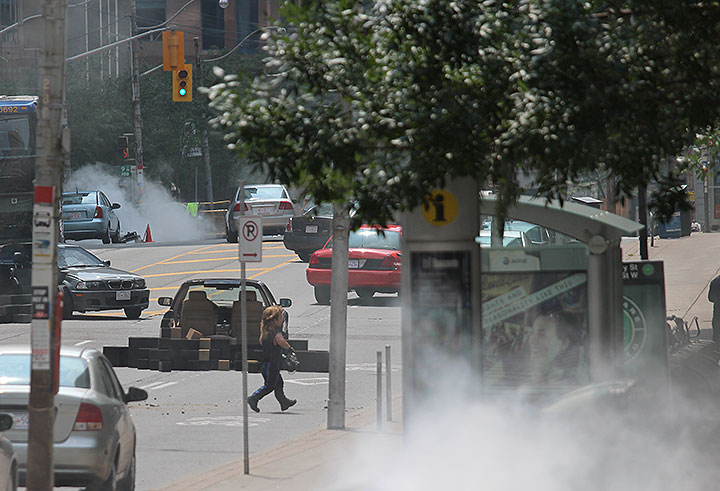 Peter Dinklage runs in a scene for ‘Pixels’ in downtown Toronto on Aug. 4, 2014.