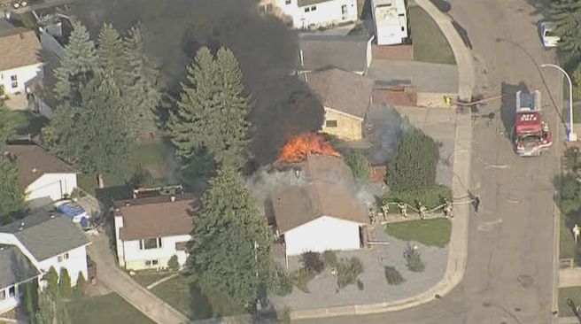 Fire crews battle blaze in northeast Edmonton - Edmonton | Globalnews.ca