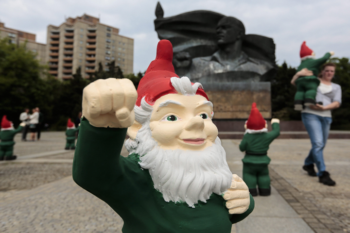 A leading Austrian political party has issued a garden gnome alert after 400 of its figurines disappeared from lamp posts used in campaigning.
