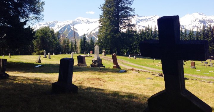 „Недостатъчно за надгробен камък“: Програмата за погребение на Британска Колумбия финансира твърде малко, казват защитниците