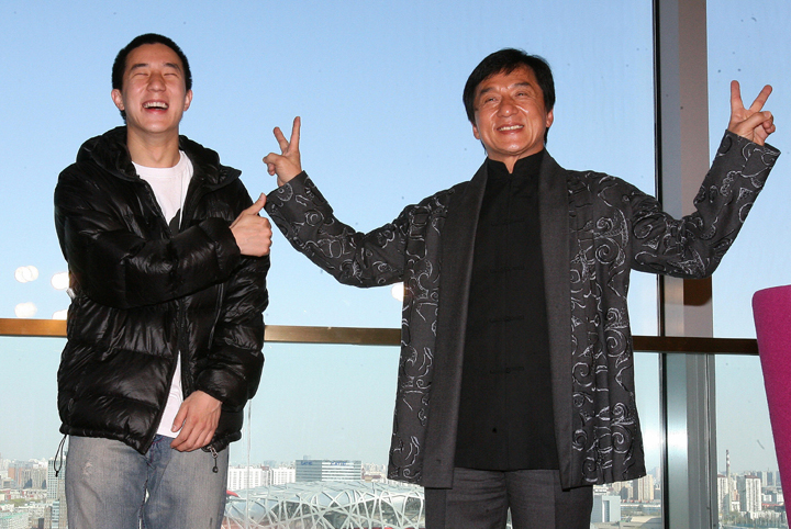 Jackie Chan (R) poses with his son Jaycee as they take part in a press conference in Beijing on April 1, 2009.