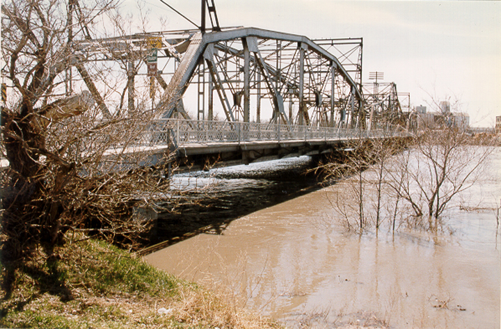 Louise Bridge Winnipeg Manitoba flood 1997