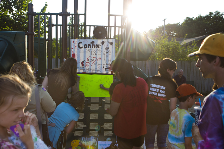 People wait in line to write a note at a memorial for Michael Connor Verkerke, 9, who was stabbed and killed Monday, Aug. 4.