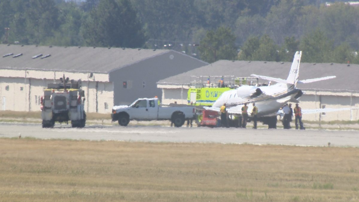 Plane blocks Kelowna airport runway - image