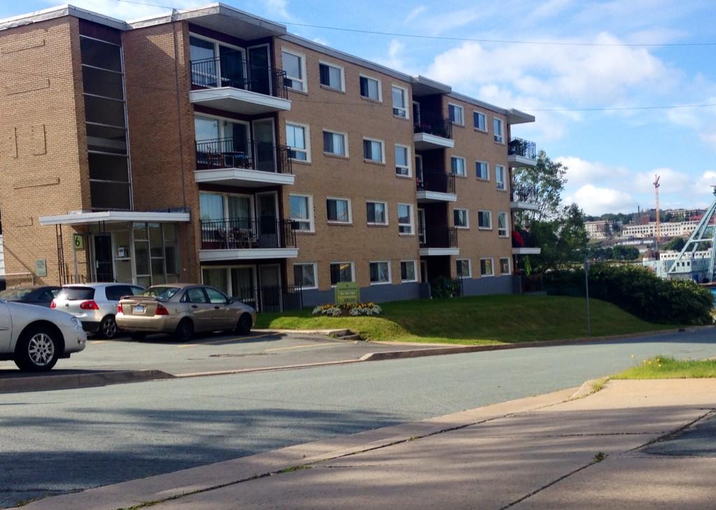 Pizza delivery driver shot in Dartmouth in apparent robbery - image