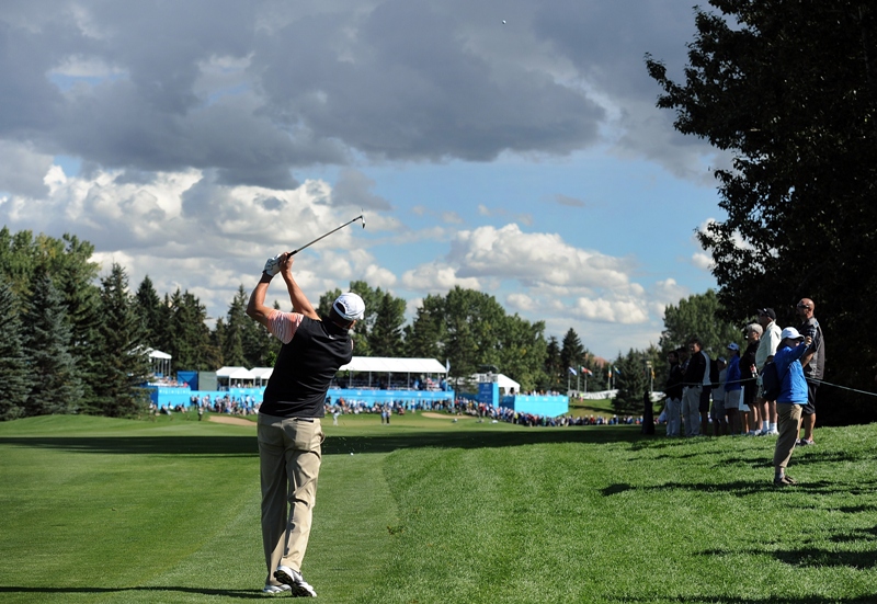 Bob Tway on the 18th hole during the second round of the Shaw Charity Classic at the Canyon Meadows Golf and Country Club on August 30, 2014 in Calgary, Canada. (Photo by Steve Dykes/Getty Images).