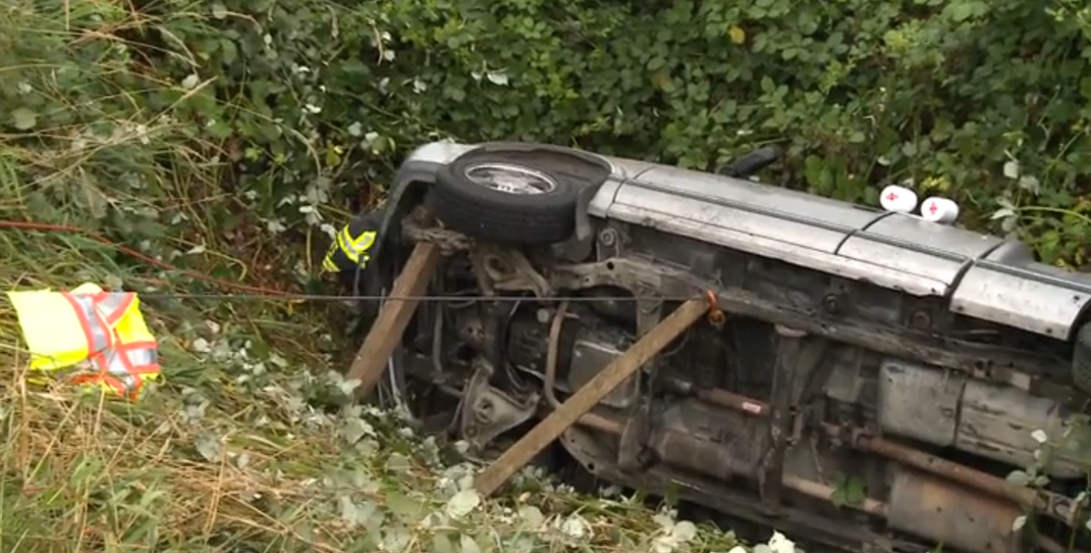 Surrey fire crews rescue woman after car goes down 25-foot embankment - image
