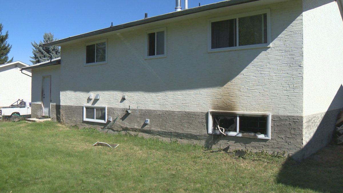 Investigation underway after late night Kelowna house fire - image