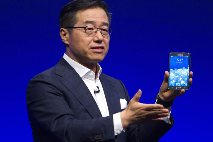Executive Vice President of electronics giant Samsung D J Lee presents the Samsung Galaxy Note edge a new smartphone device.