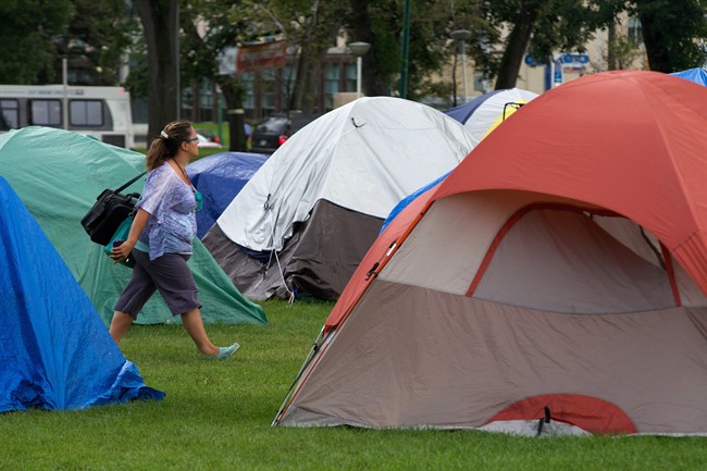 Може да не изглежда като време към къмпинг навън но