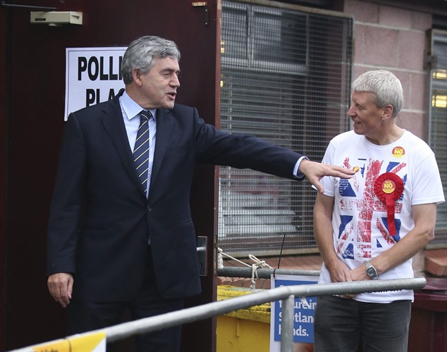 Britain\’s former Prime Minister Gordon Brown talks to a NO campaigner, outside the polling station at North Queensferry Community Centre, in Queensferry, Scotland, Thursday, Sept. 18, 2014.