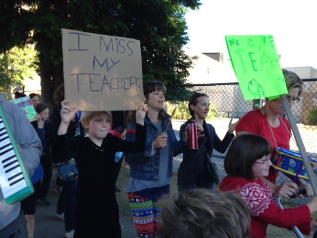 GALLERY: Parents, students rally in support of teachers | Globalnews.ca