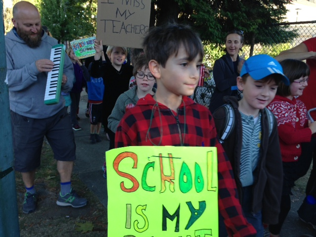 GALLERY: Parents, students rally in support of teachers | Globalnews.ca