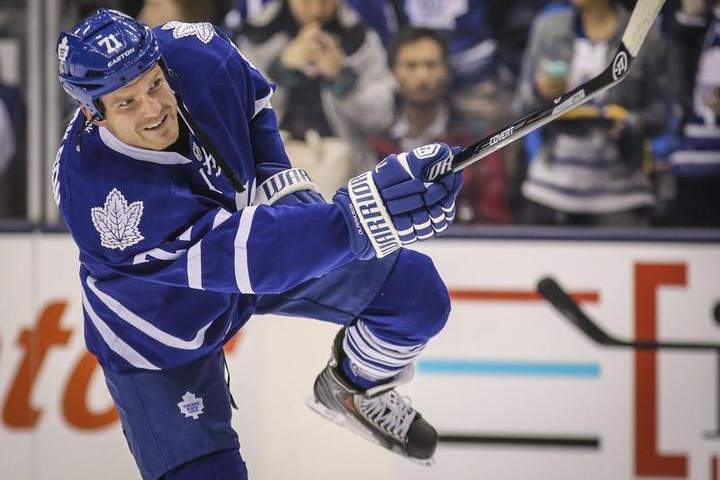 Toronto Maple Leafs right wing David Clarkson (71) warms up before the game between the Toronto Maple Leafs and the Boston Bruins at the Air Canada Centre April 3, 2014.