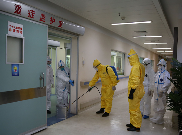 Staff participate in a medical inspection exercise to prepare for possible Ebola virus on October 16, 2014 in Guangzhou, Guangdong province of China. An Ebola-preventing exercise gets held in Guangzhou on Thursday. 236 medical staff were killed by Ebola virus up to now.  