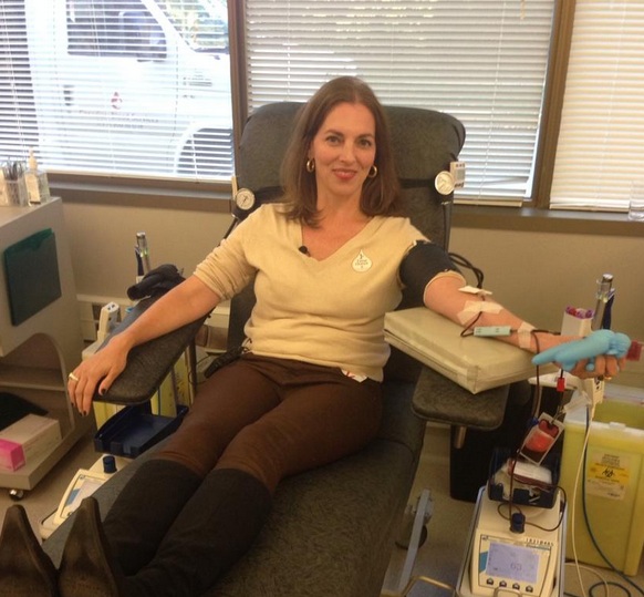 Reporter Catherine Urquhart donating blood.