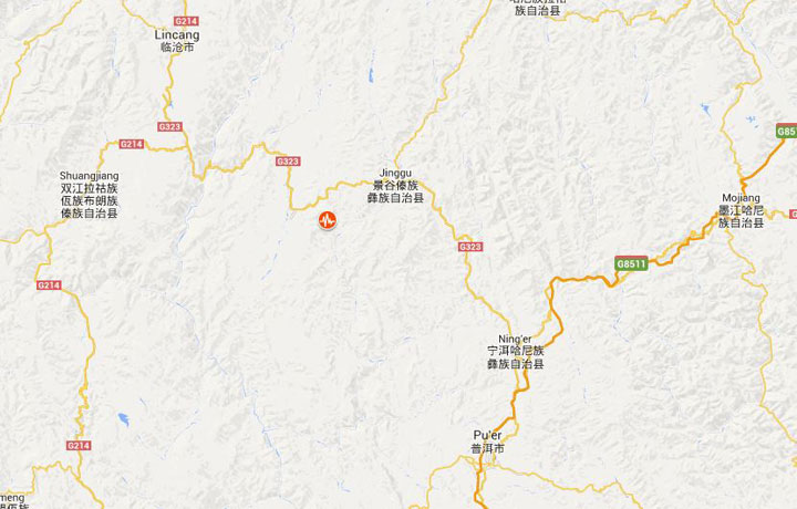  A strong, shallow earthquake shook southwestern China's Yunnan province late Tuesday evening, killing at least one person, sending thousands fleeing into the streets and damaging buildings, officials and reports said.