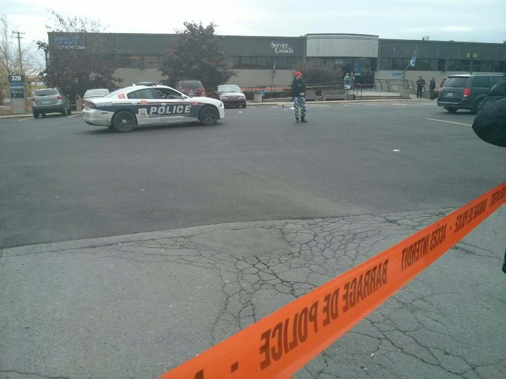 Scene 1 - Where the chase began in the parking lot on Du Seminaire Blvd.