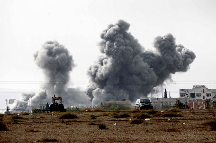 Smoke billows following an airstrike by US-led coalition aircraft in Kobani, Syria, during fighting between Syrian Kurds and militants from Islamic State, on October 14, 2014 as seen from the outskirts of Suruc, on the Turkey-Syria border. The strategic border town of Kobani has been beseiged by Islamic State militants since mid-September forcing more than 200,000 people to flee into Turkey.