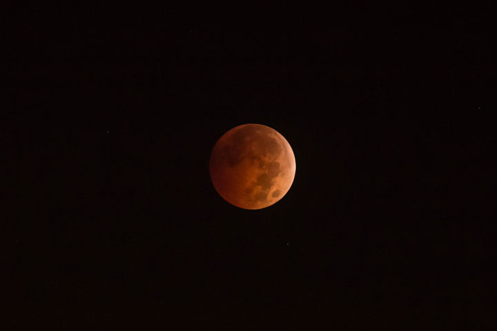Lunar eclipse across Canada