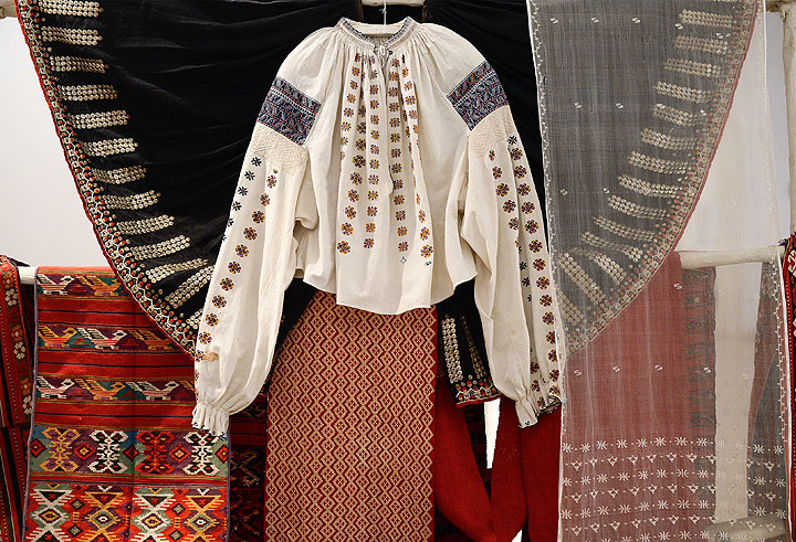 Romanian peasant blouse back in fashion | Globalnews.ca Romanian peasant blouse back in fashion | Globalnews.ca
