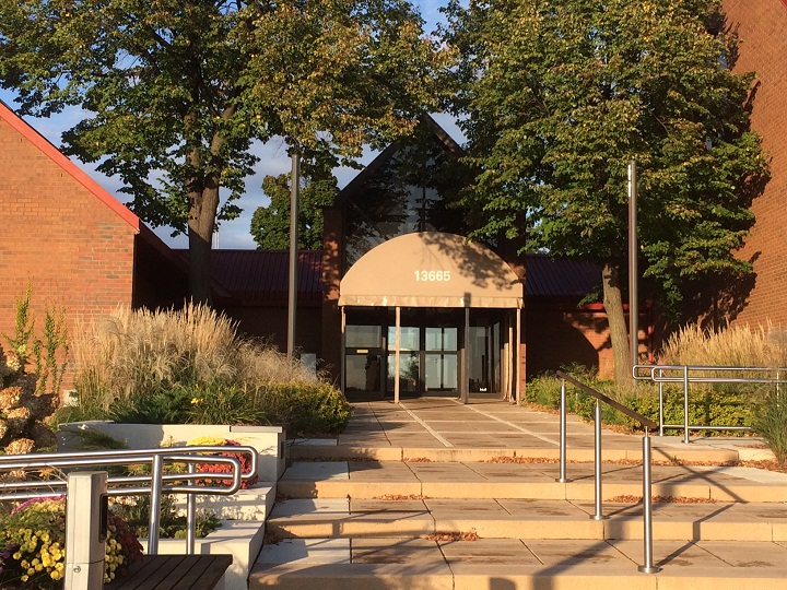 PierrefondsRoxboro taxes, senior civil servant salaries, on the rise