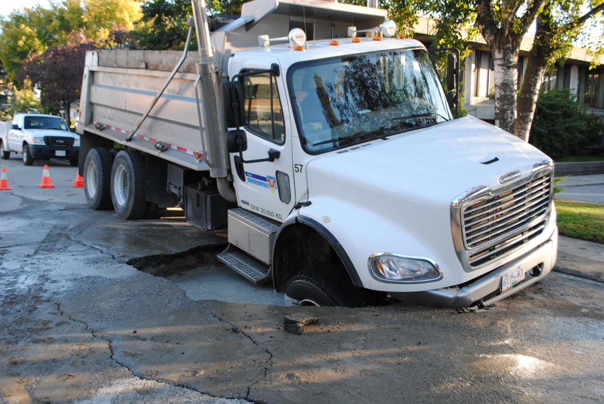 Vernon truck falls into sinkhole Globalnews.ca
