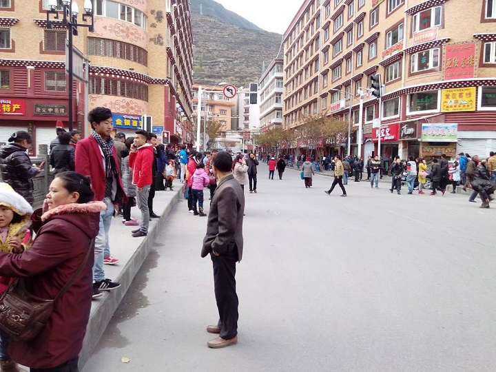 In this photo released by China's Xinhua News Agency, locals stand outside after a quake hit Kangding County in Sichuan Province, Saturday, Nov. 22, 2014.