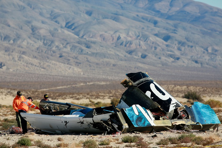 Sheriff's deputies inspect the wreckage of the Virgin Galactic SpaceShip 2 in a desert field November 2, 2014 north of Mojave, California on The Virgin Galactic SpaceShip 2 crashed on October 31, 2014 during a test flight, killing one pilot and seriously injuring another. 