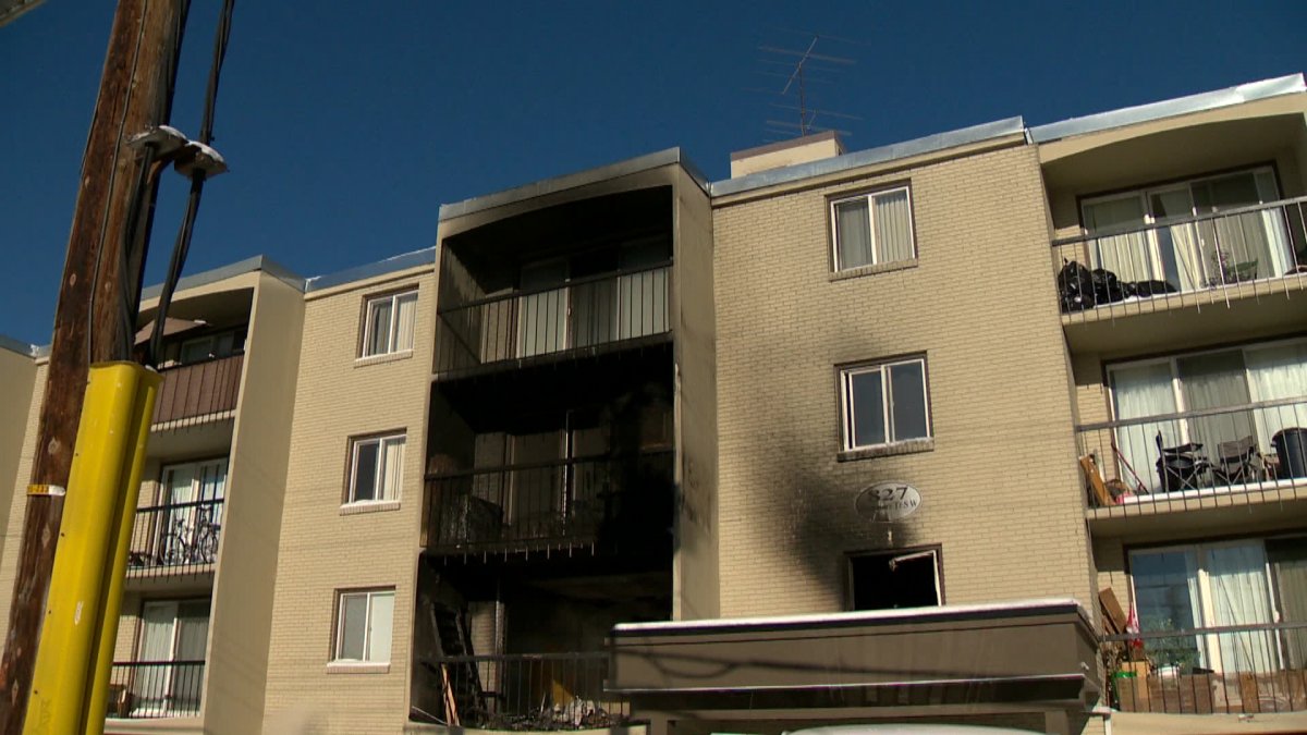 Man charged with arson in apartment fire - image