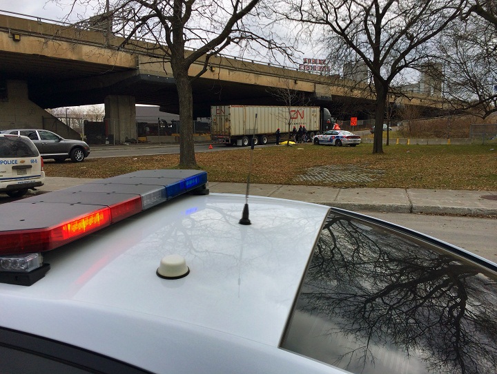 Montreal Cyclist Killed After Hit And Dragged By 18-wheeler - Montreal ...