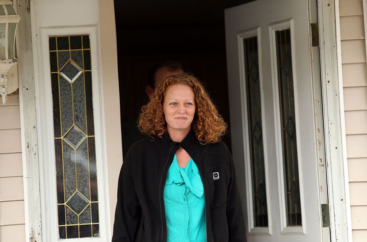  Kaci Hickox walks outside of her home to give a statement to the media on October 31, 2014 in Fort Kent, Maine.