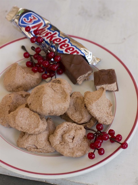 Holiday cookie inspired by 3 Musketeers candy bars