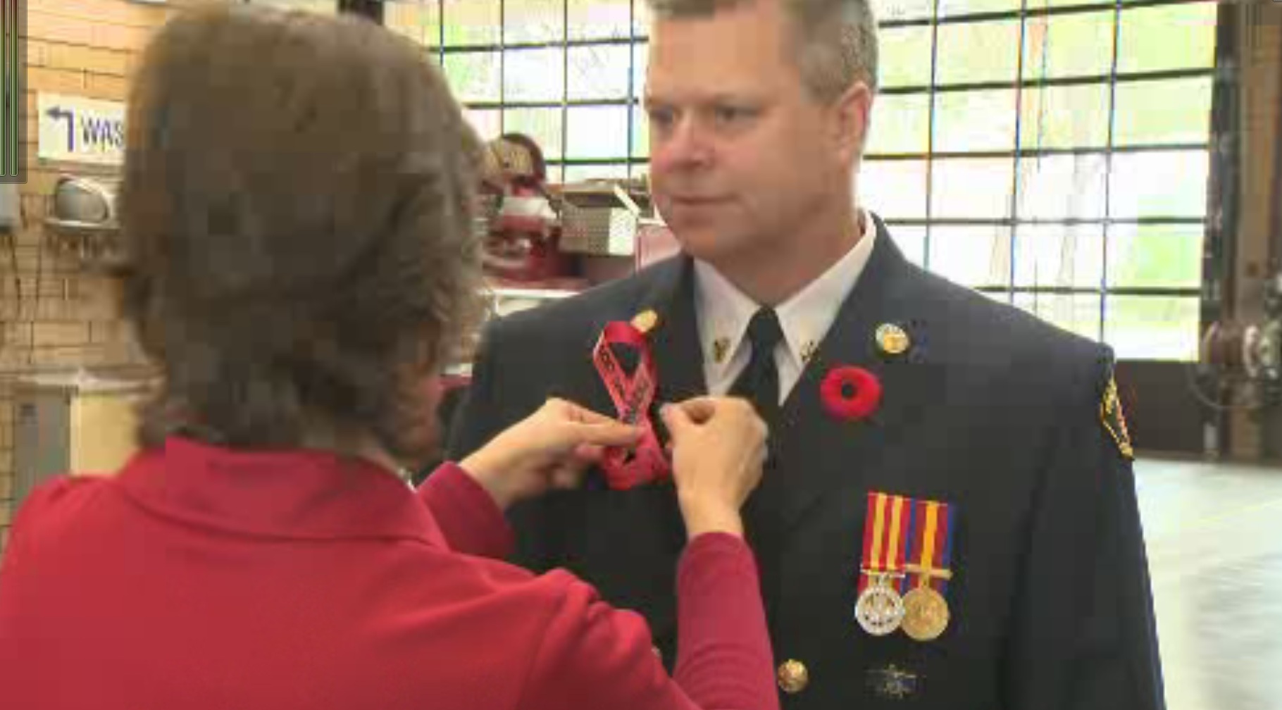 Red ribbons send sobering message | Globalnews.ca