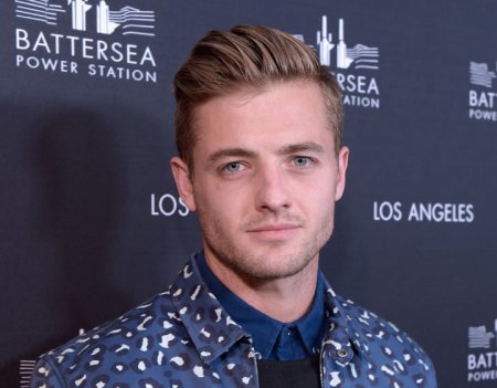 Soccer pro Robbie Rogers chronicles struggles in ‘Coming Out To Play ...