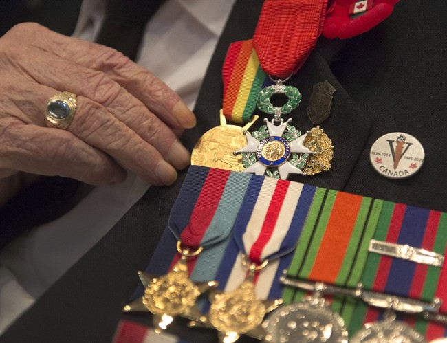 A veteran adjusts his medals in this 2014 file photo. Officials are hoping the province's new pilot project can help support veterans who end up in contact with the justice system.