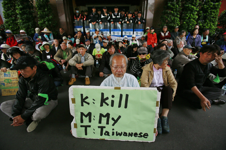 Protesters against a Taiwan's trade pact with China occupy the entrance to the legislature with a sign denouncing the ruling Kuomintang or KMT party (Chinese Nationalist Party) in Taipei, Taiwan, Wednesday, April 2, 2014. 