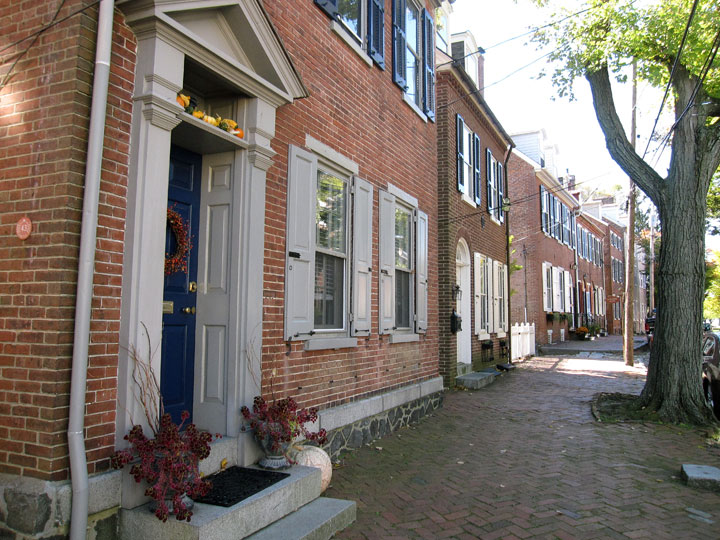 This Oct. 26, 2014 photo shows a quiet residential street in Old New Castle, Del., a 10-minute drive from Wilmington. Old New Castle offers a veritable Who’s Who of colonial history with Peter Stuyvesant landing there in 1655, William Penn first setting foot in the New World there in 1682 and the Marquis de Lafayette dropping by to officiate at a wedding in 1824. The charming streetscapes are lined with small brick homes and historic landmarks.