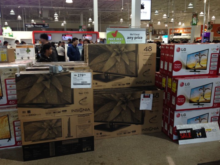 Thousands of Edmontonians expected to shop Boxing Day Edmonton